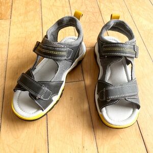XTI Grey & Yellow Open-Toe Adjustable Straps Kids’ Sandals – Size 32 (US 1)
